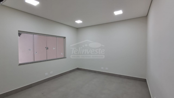 Excelente Barrac&atilde;o Comercial - Av. Juca Stockler