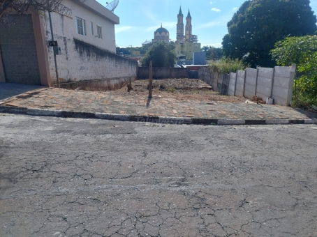 OPORTUNIDADE DE LOTE-PENHA