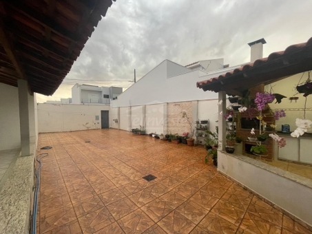 ESPETACULAR CASA PR&Oacute;XIMO AO CENTRO  