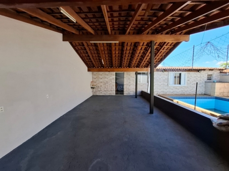 CASA NO COL&Eacute;GIO DE PASSOS 