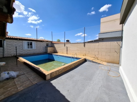 CASA NO COL&Eacute;GIO DE PASSOS 