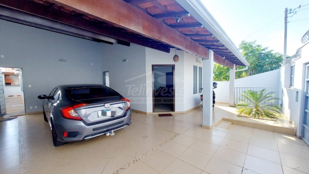CASA NO BAIRRO CARMELO