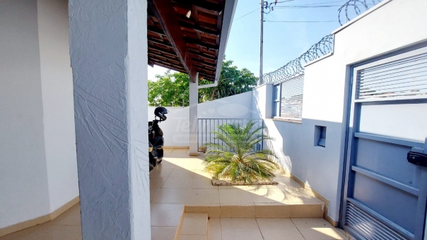 CASA NO BAIRRO CARMELO