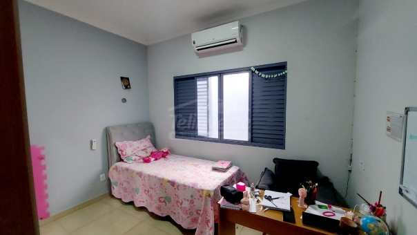 CASA NO BAIRRO CARMELO