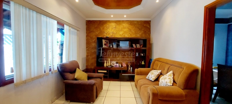 CASA NO BAIRRO CARMELO