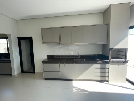 Bel&iacute;ssima casa no Condom&iacute;nio Monte Belo