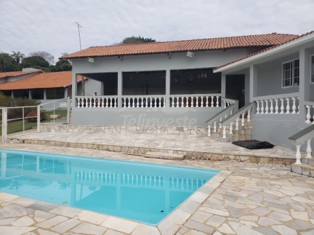 Bel&iacute;ssimo rancho &agrave;s margens do lago de Furnas