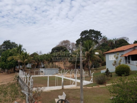 Bel&iacute;ssimo rancho &agrave;s margens do lago de Furnas