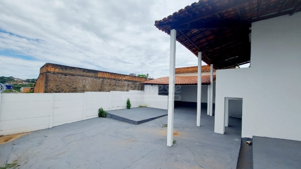 CASA NO BAIRRO POLIVALENTE 