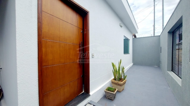 CASA NO BAIRRO POLIVALENTE 