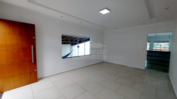 CASA NO BAIRRO POLIVALENTE 