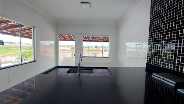 CASA NO BAIRRO POLIVALENTE 