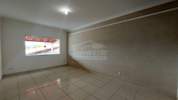 CASA NO BAIRRO POLIVALENTE 