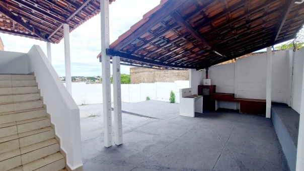 CASA NO BAIRRO POLIVALENTE 