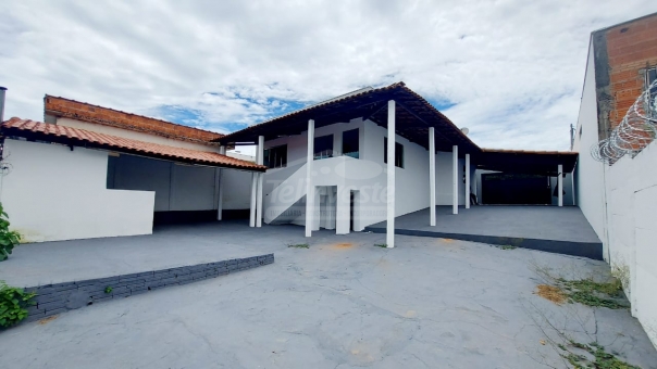 CASA NO BAIRRO POLIVALENTE 
