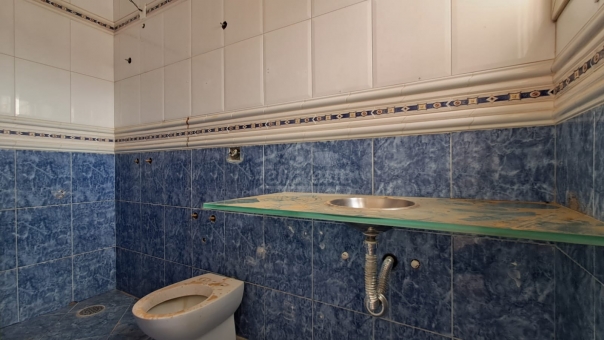 EXCELENTE CASA COMERCIAL 