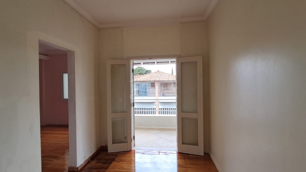 EXCELENTE CASA COMERCIAL 