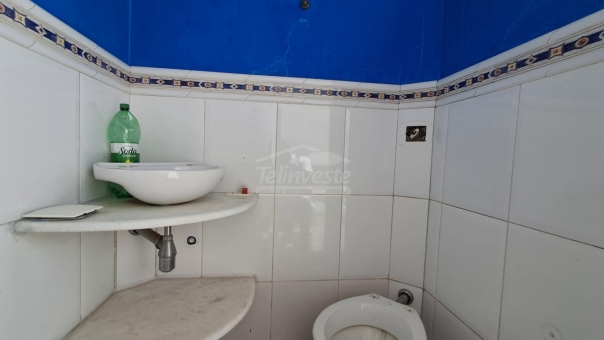 EXCELENTE CASA COMERCIAL 