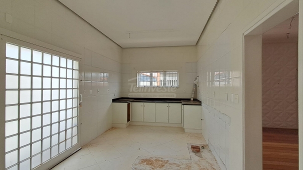 EXCELENTE CASA COMERCIAL 