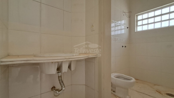 EXCELENTE CASA COMERCIAL 