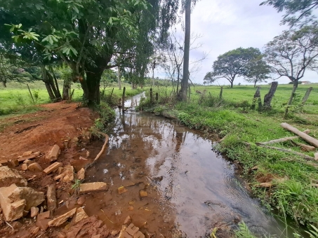 BEL&Iacute;SSIMA FAZENDA NA LINHA DO BANANAL