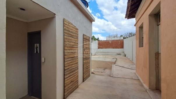 CASA COMERCIAL - CENTRO PR&Oacute;XIMO PRA&Ccedil;A DA MATRIZ