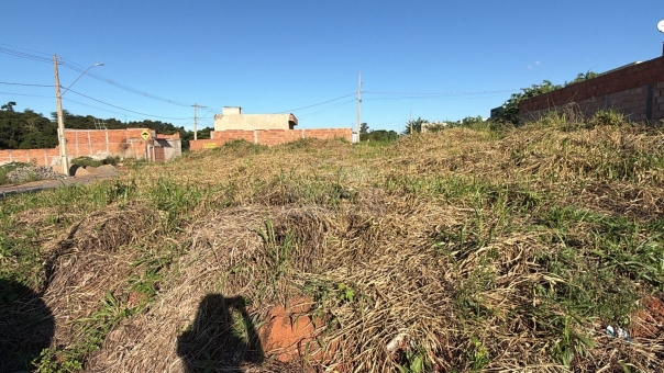 LOTE A VENDA - BAIRRO JARDIM FLOREN&Ccedil;A 