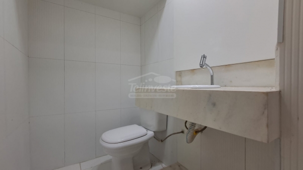 COMODO COMERCIAL PR&Oacute;XIMO A AROUCA