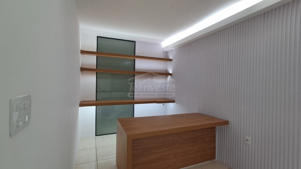 COMODO COMERCIAL PR&Oacute;XIMO A AROUCA
