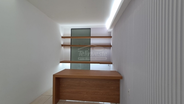 COMODO COMERCIAL PR&Oacute;XIMO A AROUCA