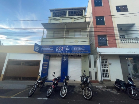 SOBRADO CENTRAL A VENDA 