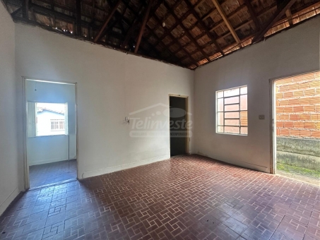 CASA A VENDA - BAIRRO JARDIM CALIF&Oacute;RNIA 