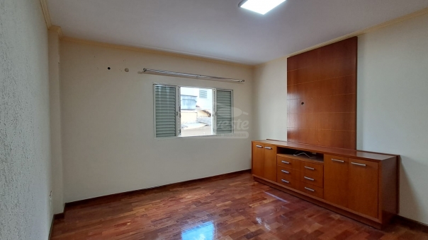 EXCELENTE CASA CENTRAL 