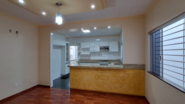 EXCELENTE CASA CENTRAL 