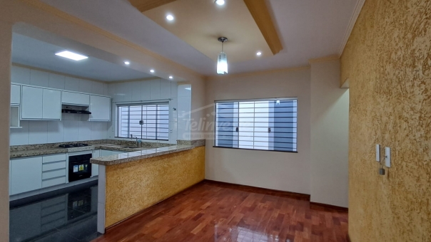 EXCELENTE CASA CENTRAL 