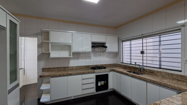 EXCELENTE CASA CENTRAL 
