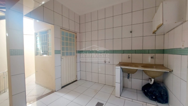 CASA NO BAIRRO PARQUE ESTA&Ccedil;&Atilde;O + COMODO COMERCIAL