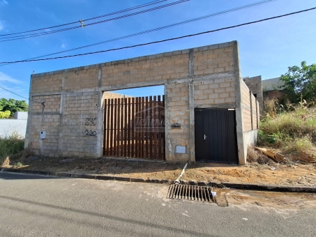BARRAC&Atilde;O E CASA NO GL&Oacute;RIA