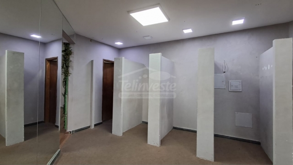 EXCELENTE COMODO COMERCIAL NA AVENIDA DA MODA