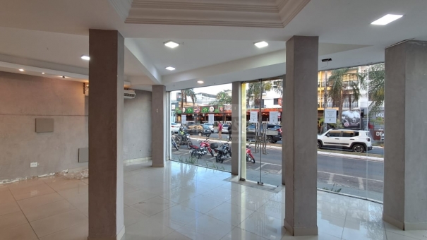 EXCELENTE COMODO COMERCIAL NA AVENIDA DA MODA