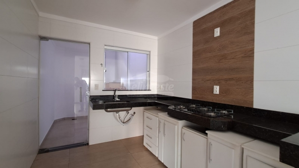 EXCELENTE CASA - VILA RICA COM PISCINA