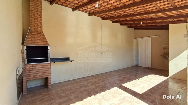 CASA COM PISCINA - JARDIM PANORAMA