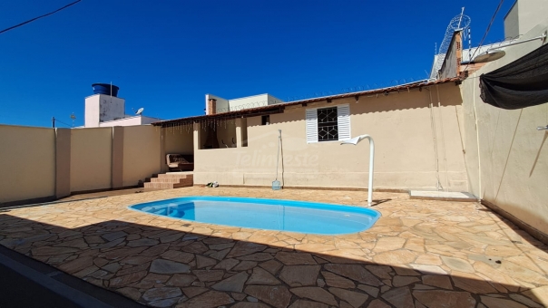 CASA COM PISCINA - JARDIM PANORAMA