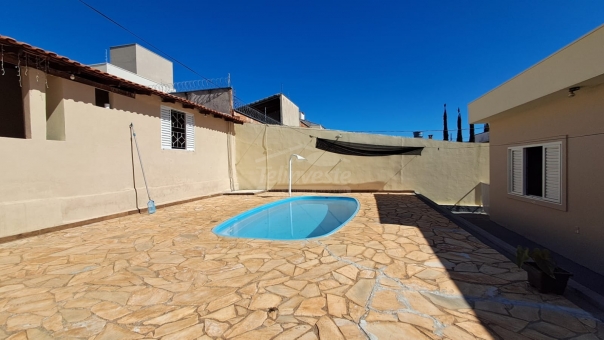 CASA COM PISCINA - JARDIM PANORAMA
