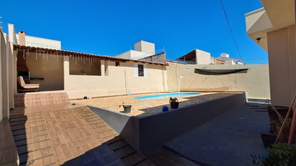 CASA COM PISCINA - JARDIM PANORAMA