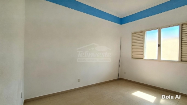 CASA COM PISCINA - JARDIM PANORAMA