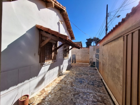 CASA NO BAIRRO COHAB 