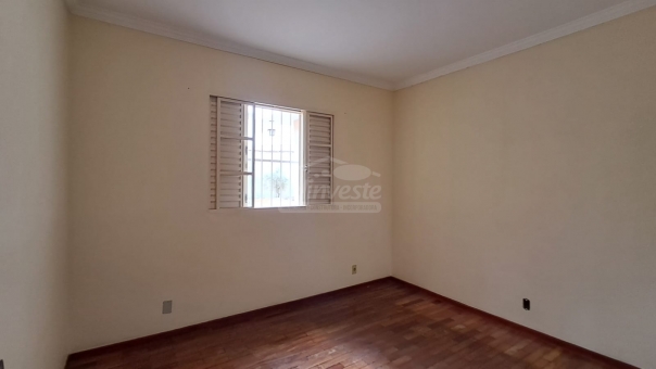 CASA COM PISCINA - MUARAMA