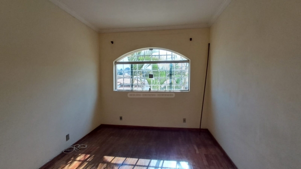CASA COM PISCINA - MUARAMA