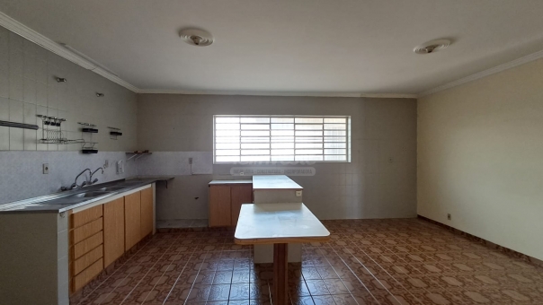 CASA COM PISCINA - MUARAMA